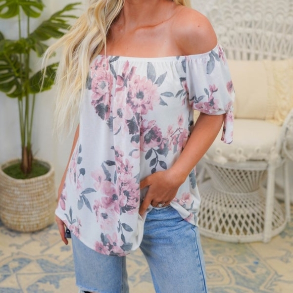 Chic Off-Shoulder Floral Blouse - Picture 1 of 3
